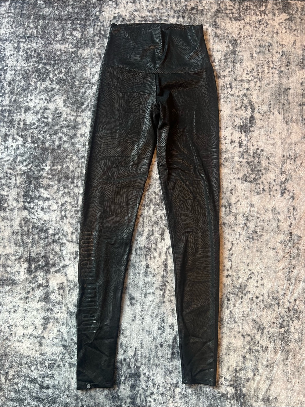 Onzie High Rise Black Snakeskin Leggings S/M Textured Iron Mermaid Activewear